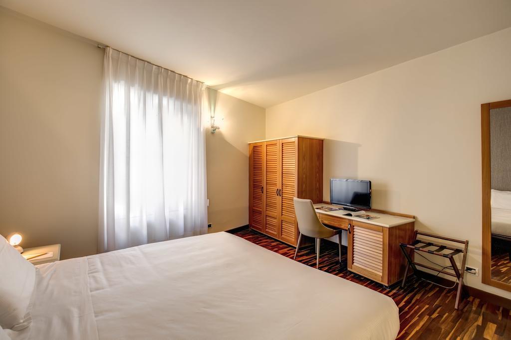 Doppel- oder Zweibettzimmer